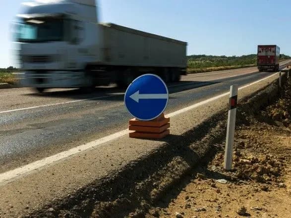 na-odeskiy-trasi-perekinuvsya-benzovoz