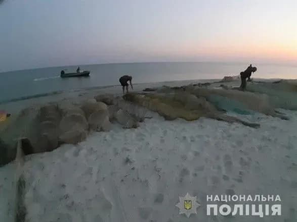 na-khersonschini-u-brakonyeriv-viluchili-blizko-600-tisyach-krevetki