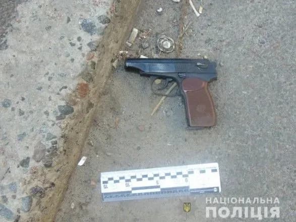 na-stolichniy-oboloni-zatrimali-dvokh-molodikiv-za-rozbiyniy-napad