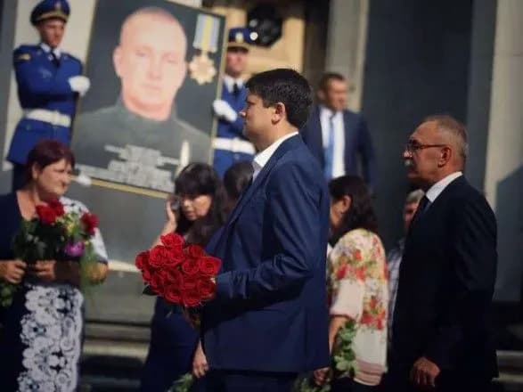 razumkov-poobitsyav-kontrol-nardepiv-za-rozsliduvannyam-zagibeli-natsgvardiytsiv-pid-vr