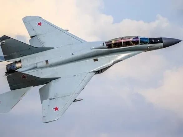 rosiyskiy-mig-35-vtrativ-chastinu-krila-pid-chas-polotu-na-aviashou
