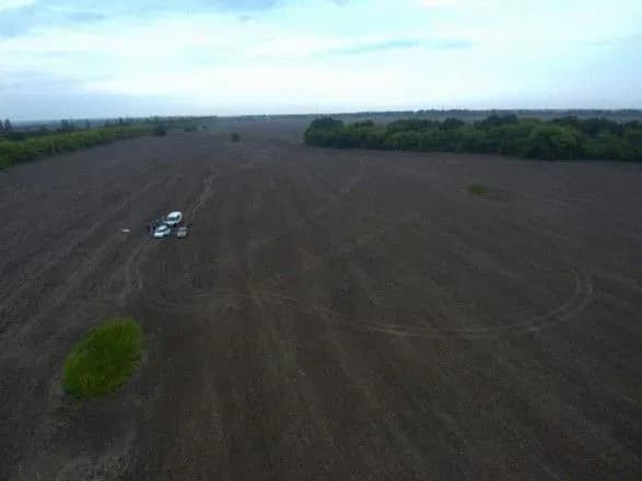 politseyski-zatrimali-cholovikiv-yaki-vbili-ta-zakopali-u-poli-tilo-vodiya