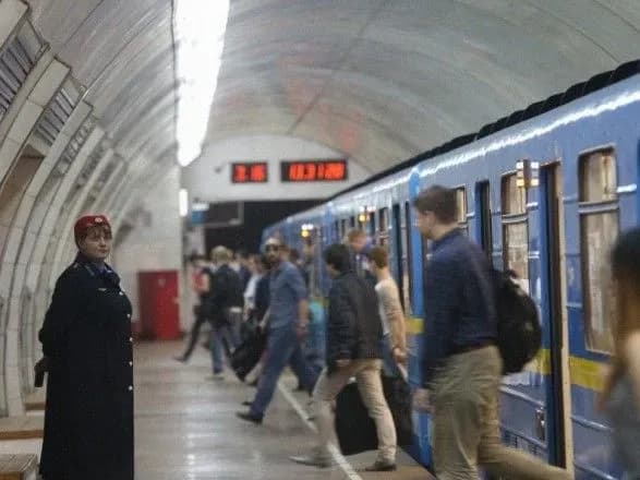 u-metropoliteni-rozpovili-na-skilki-poyizdok-naychastishe-popovnyuyut-kyiv-smart-card