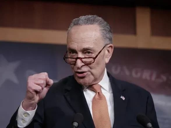 lider-demokrativ-v-senati-ssha-tramp-skorotiv-vitrati-dlya-protistoyannya-rf-na-korist-stini-na-kordoni-z-meksikoyu