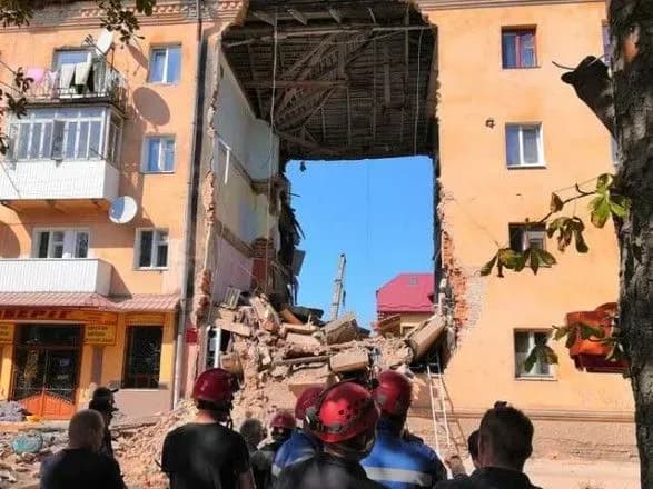 postrazhdalim-cherez-obval-budinku-u-drogobichi-vidilili-sche-1-3-mln-grn