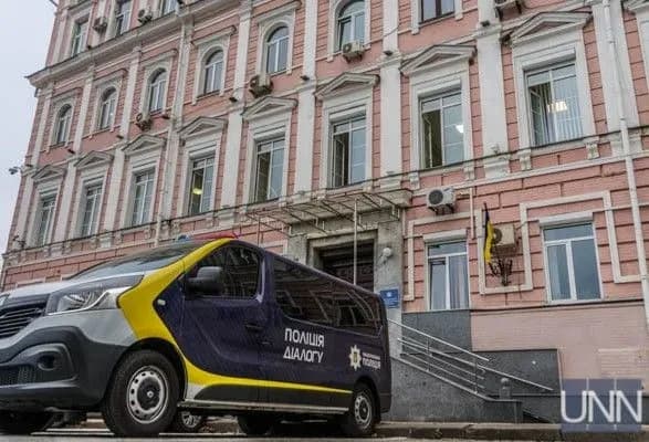 u-kiyevi-lyudi-perekrili-rukh-miskoyi-elektrichki-na-mistsi-pratsyuye-politsiya