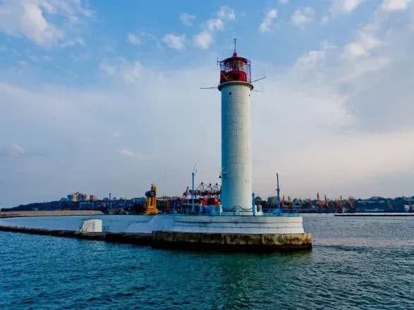 ukrayina-virishila-vidkriti-svoyi-mayaki-dlya-turistiv