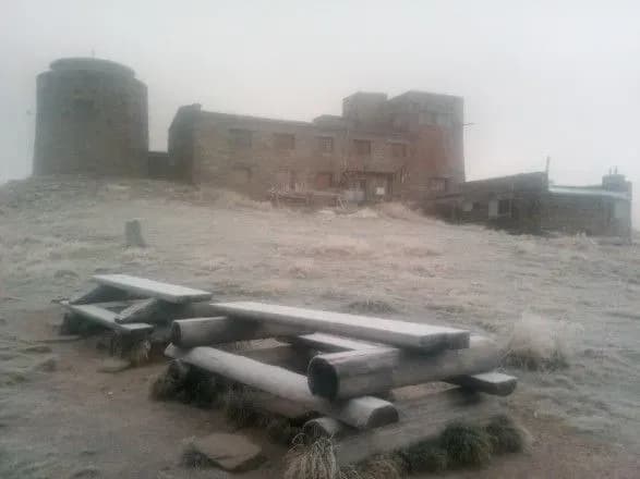 u-karpatakh-znovu-snizhit