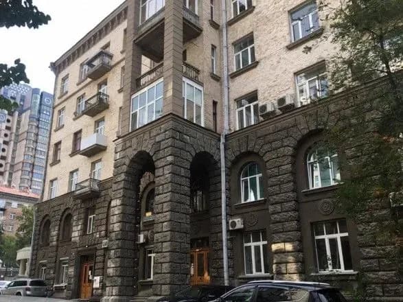 advokatu-ogolosheno-pidozru-u-privlasnenni-derzhprimischennya-na-bankoviy