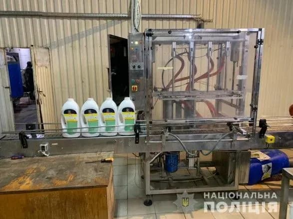 kiberpolitsiya-nakrila-biznes-z-vigotovlennya-falsifikatu-pobutovoyi-khimiyi