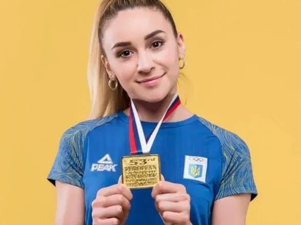 gimn-ukrayini-v-moskvi-ukrayinska-karatistka-viborola-zoloto-na-turniri-premyer-ligi