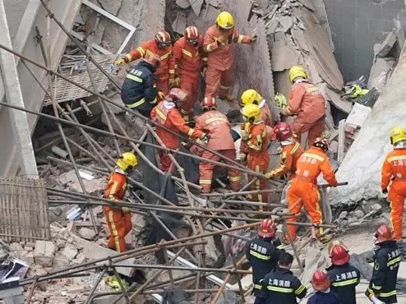 u-kitayi-obvalilasya-budivlya-banku