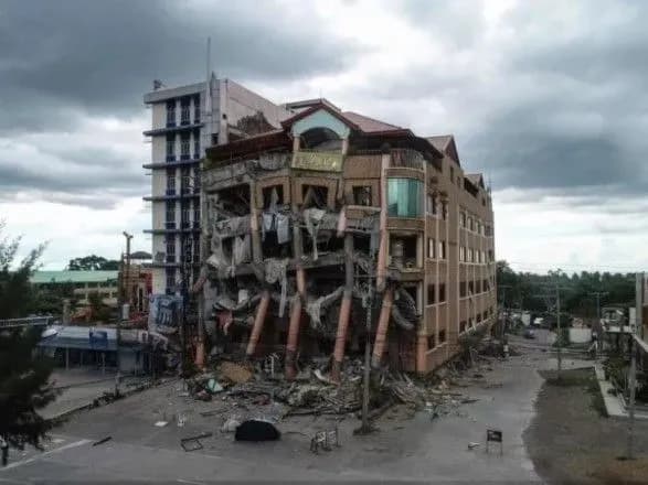 u-filippinakh-vtretye-za-tizhden-stavsya-smertelniy-zemletrus