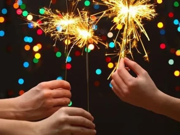 ukrayintsi-vzhe-zabronyuvali-na-novorichni-svyata-naykraschi-propozitsiyi-u-karpatakh-i-odesi