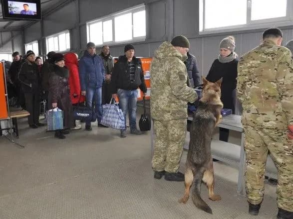 na-kpvv-u-zoni-oos-u-chergakh-zastryagili-260-avtivok