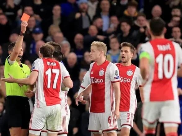 dva-viluchennya-i-visim-goliv-chelsi-i-ayaks-proveli-match-v-lizi-chempioniv