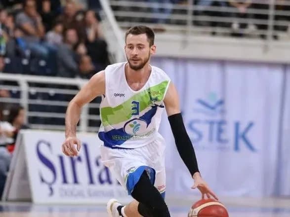 ukrayinskiy-basketbolist-nabrav-30-ochok-v-chempionati-turechchini