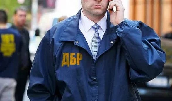 dbr-zatrimalo-dvokh-mitnikiv-ta-prikordonnika-za-khabari