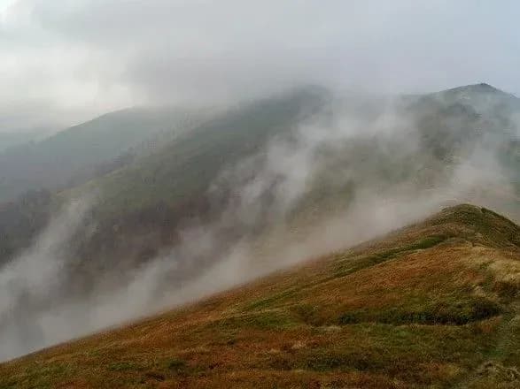 u-karpatakh-ogolosili-pomarancheviy-riven-nebezpeki-cherez-silniy-viter