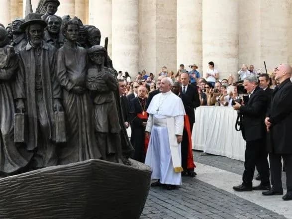 u-vsesvitniy-den-bidnikh-papa-rimskiy-dav-obid-dlya-potrebuyuchikh