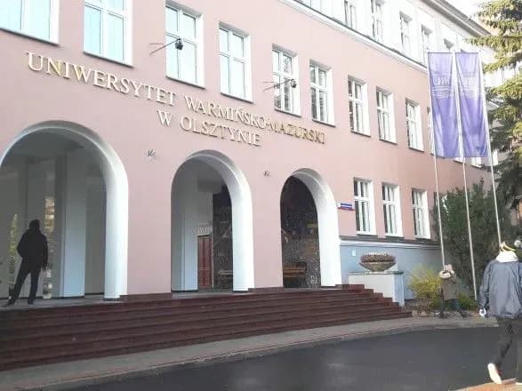 u-polskomu-universiteti-vidstoronili-studentku-cherez-ksenofobiyu-schodo-ukrayinki