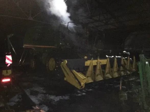 angar-z-tekhnikoyu-goriv-na-dnipropetrovschini