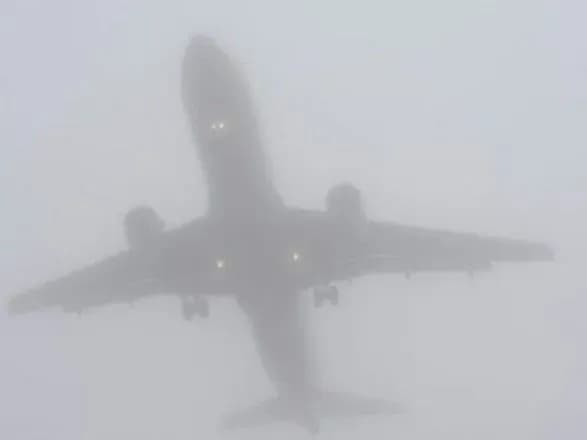 v-aeroportu-kharkova-cherez-tuman-skasovano-5-aviareysiv