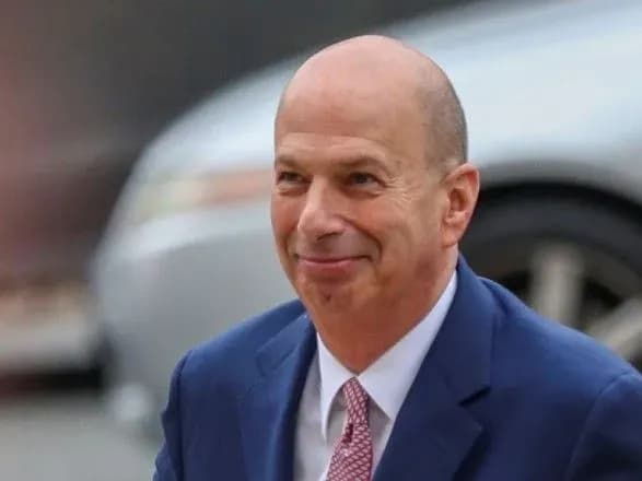 figuranta-protsesu-pro-impichment-trampa-zvinuvatili-v-seksualnikh-domagannyakh