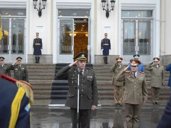 golovnokomanduvach-zsu-khomchak-zdiysniv-sviy-pershiy-zakordonniy-vizit-do-rumuniyi