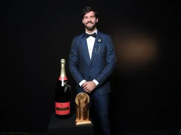 stav-vidomim-naykraschiy-vorotar-svitu-za-versiyeyu-france-football