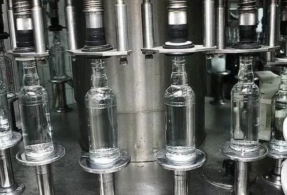 slugi-pospishayut-zi-spirtovim-zakonom-golosuvatimut-popri-vidsutnist-ekonomichnogo-obgruntuvannya