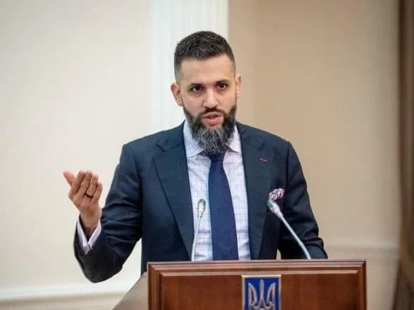 nefodov-poobitsyav-za-tizhden-udoskonaliti-robotu-novoyi-mitnitsi