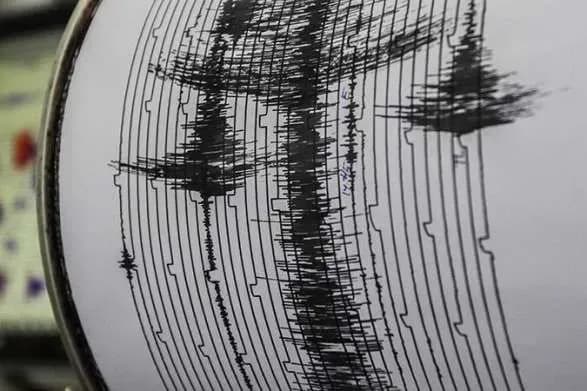 bilya-yaponiyi-stavsya-potuzhniy-zemletrus