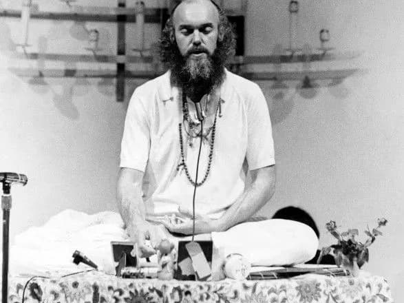 na-88-mu-rotsi-zhittya-pomer-odin-z-guru-eksperimentiv-z-lsd-rem-dass