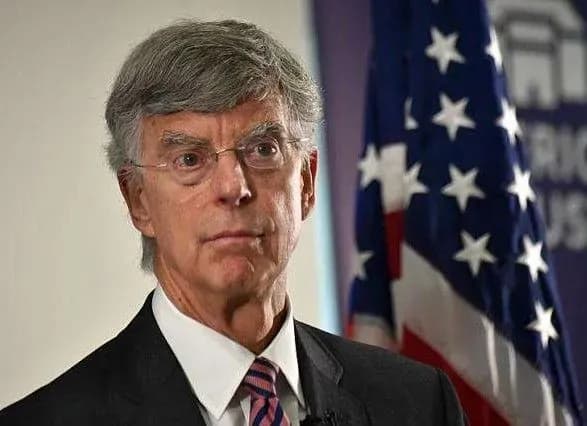 ukrayinu-chekayut-garni-chasi-teylor