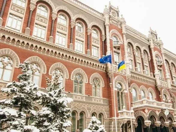 natsbank-vdvichi-zbilshiv-limiti-valyutnikh-pozitsiy-bankiv