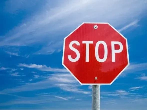 rukh-vulitseyu-poblizu-ocean-plaza-pislya-porivu-teplomerezhi-perekrito