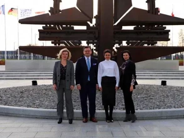 ukrayina-gotova-brati-povnotsinnu-uchast-u-sistemi-zakupivel-nato-kuleba