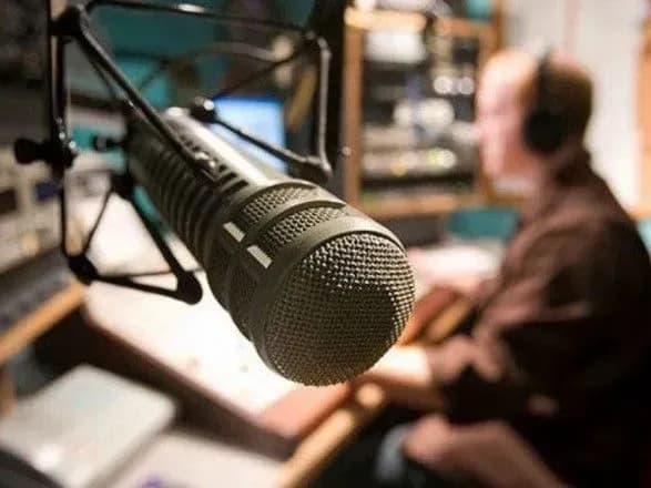 bilshist-ukrayintsiv-vvazhayut-scho-50-napovnennya-u-zmi-maye-buti-derzhavnoyu-movoyu-opituvannya