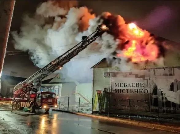 pozhezhu-na-teritoriyi-meblevogo-mistechka-pid-kiyevom-likvidovano