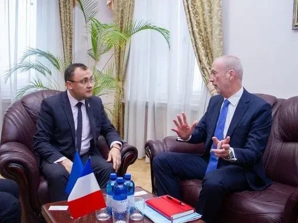 v-ukrayini-gotuyutsya-do-vizitu-makrona-mzs