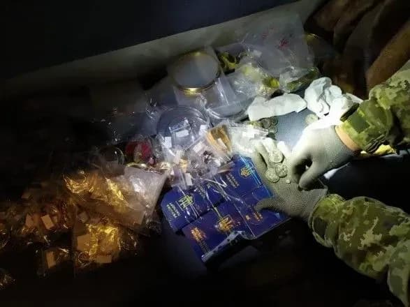 u-poyizdi-kiyiv-moskva-viyavili-pakunok-z-ukrayinskimi-zakordonnimi-pasportami