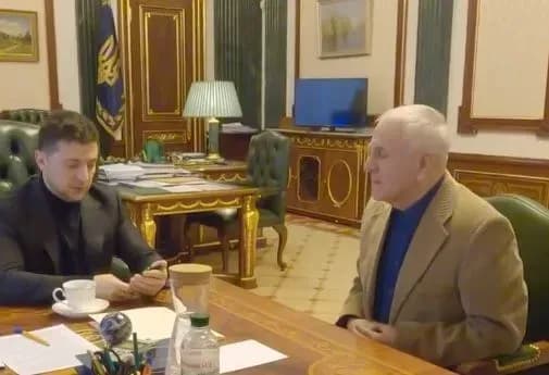 u-zelenskogo-znyali-rolik-yak-prezident-kinorezhiseru-zhitlo-povertav