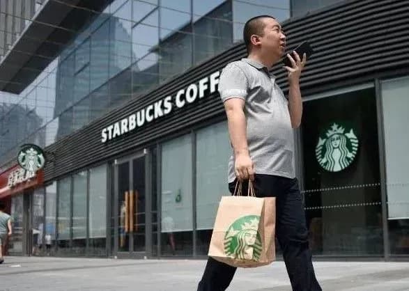 v-kitayi-cherez-koronavirus-zakrili-bilshe-polovini-zakladiv-starbucks