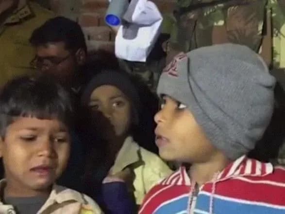 zakhoplennya-ponad-20-ditey-v-indiyi-zlochintsya-vbila-politsiya-yogo-druzhinu-zakidali-kaminnyam