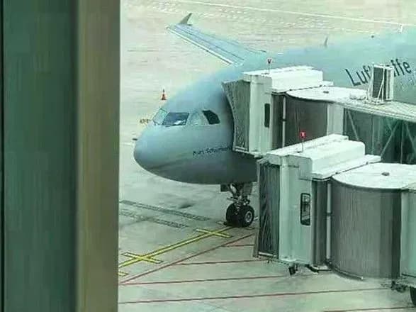 moskva-vidmovila-v-posadtsi-litaku-zs-nimechchini-z-evakuyovanimi-z-ukhanya