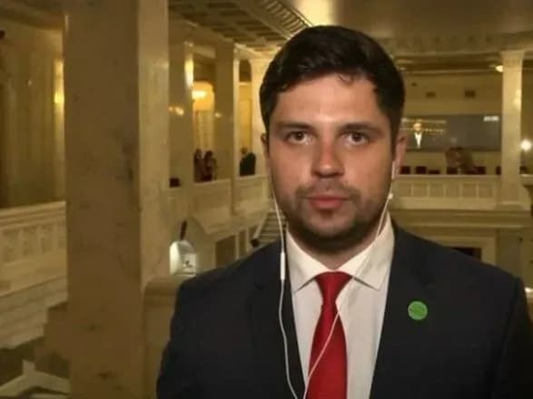 u-sluzi-narodu-prokomentuvali-obshuki-na-telekanali-1-1