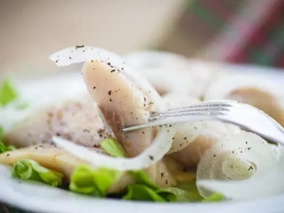 ukrayina-za-rik-na-2-narostila-virobnitstvo-solonikh-oseledtsiv