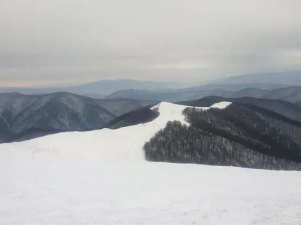 u-karpatakh-namelo-ponad-metr-snigu