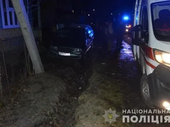 na-zakarpatti-legkovik-nayikhav-na-dvokh-pensionerok-odna-pomerla-insha-v-reanimatsiyi